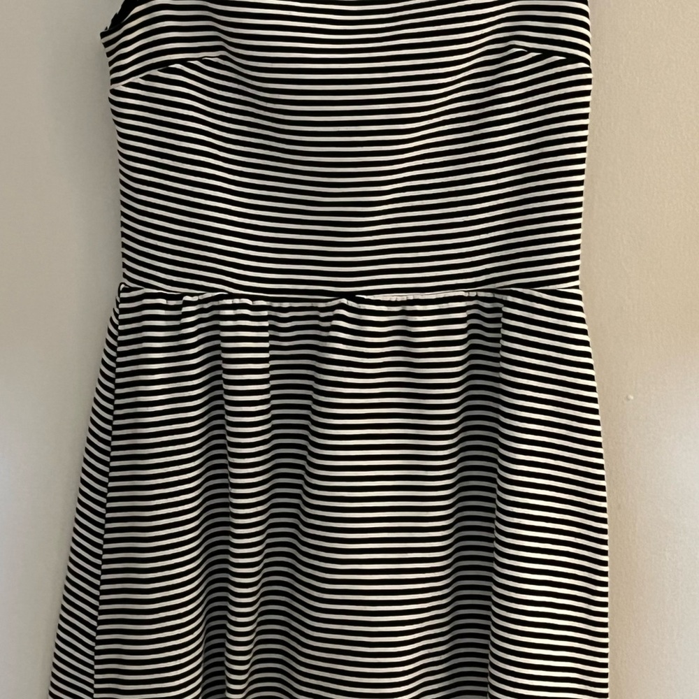 Xhilaration Black and White Knit Top